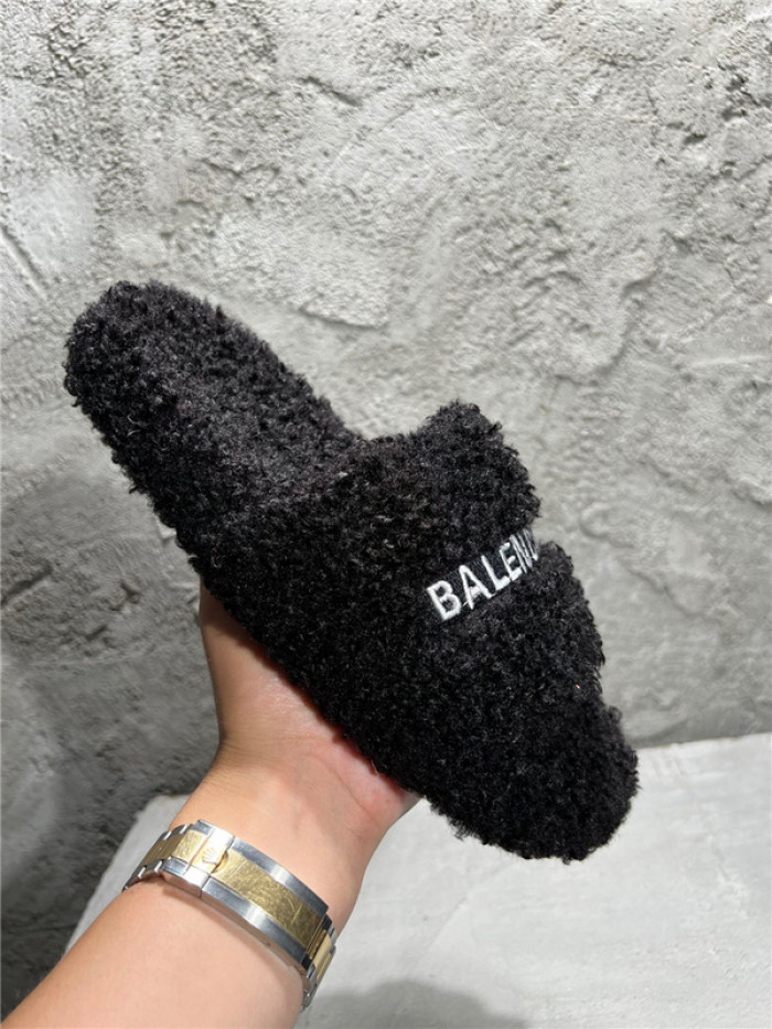 BLCG SLIPPERS