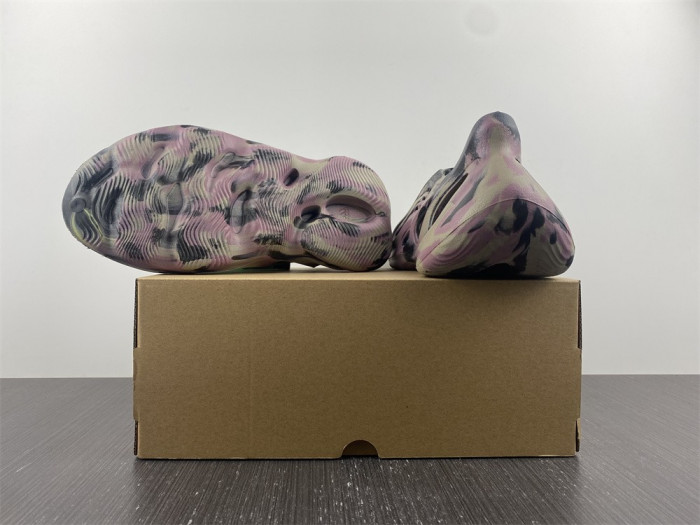 Y**zy foam rnnr “mx cardon" g9562