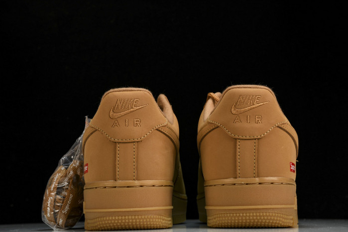 Svp*me x nike air force 1  “flax” dn1555-200