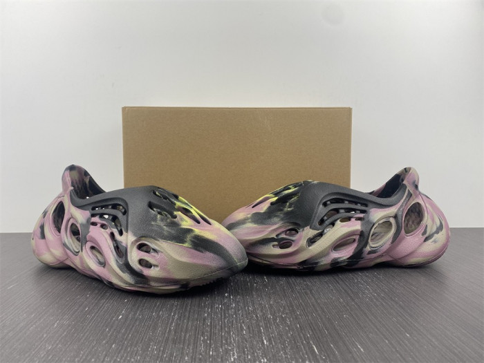 Y**zy foam rnnr “mx cardon" g9562