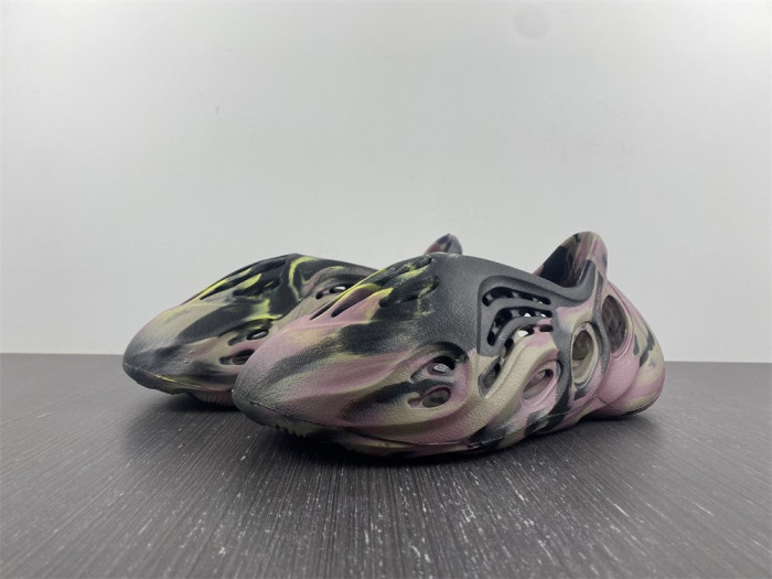 Y**zy foam rnnr “mx cardon" g9562