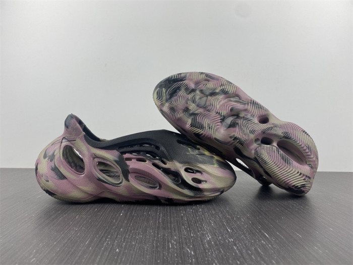 Y**zy foam rnnr “mx cardon" g9562