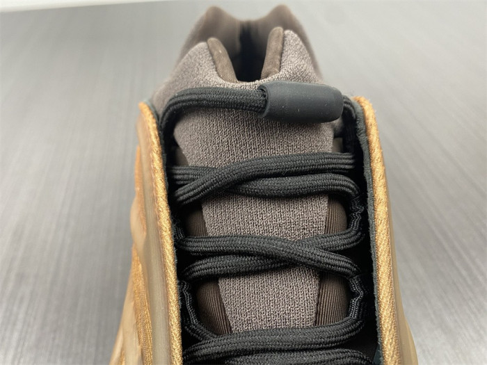 ad1d*s Y**zy 700 v3 copfad gy4109