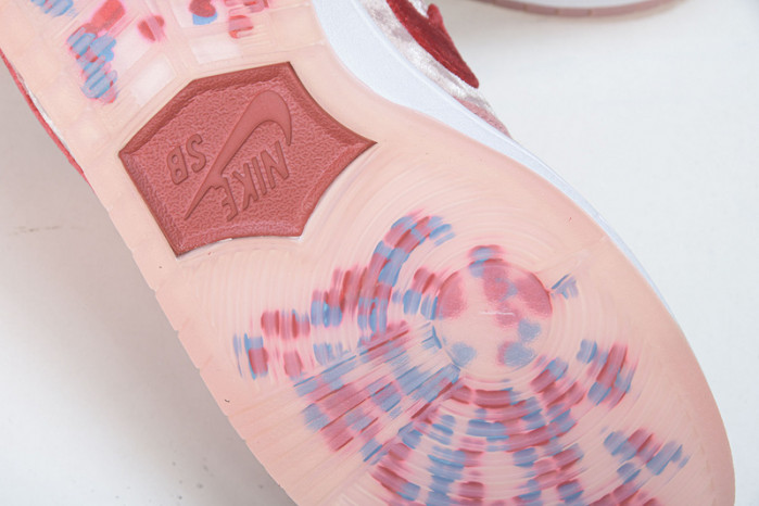 Nike SB Dunk Low StrangeLove Skateboards  CT2552-800