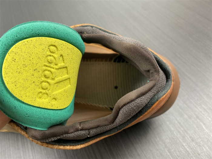 ad1d*s Y**zy 700 v3 copfad gy4109