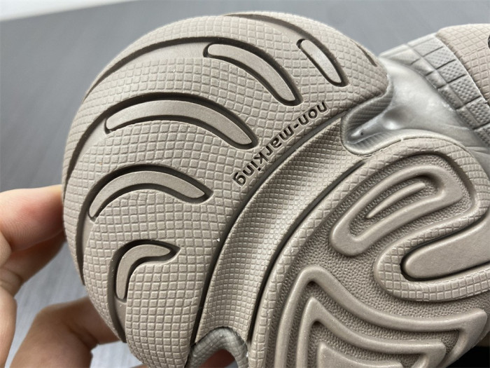 ad1d*s Y**zy 500 taupe light gx3607