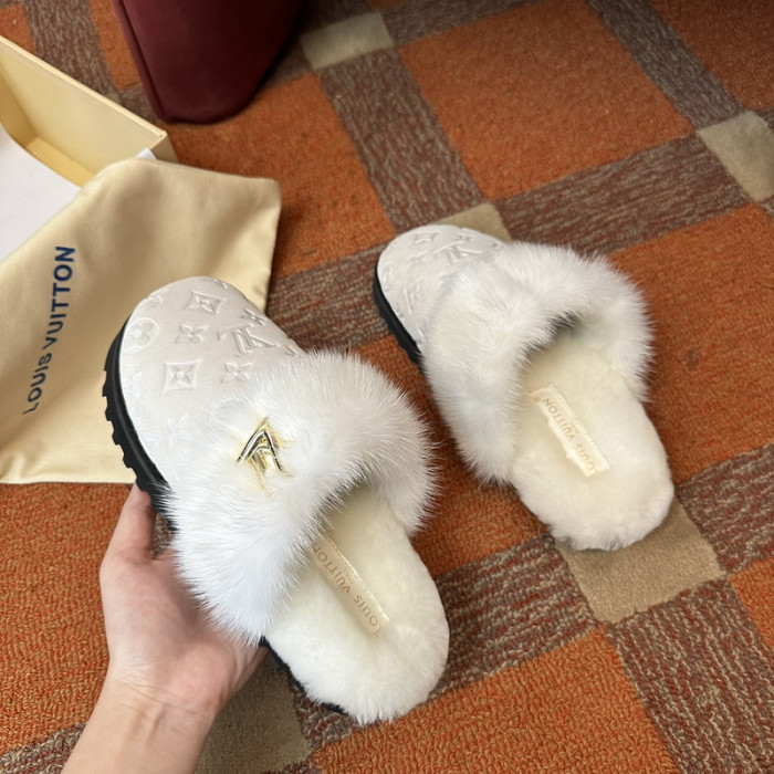 LV SLIPPERS