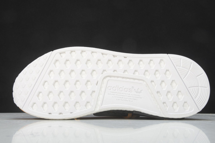 Ad1d*s nmd r1 pharrell hu hue man tangerine  bb3070