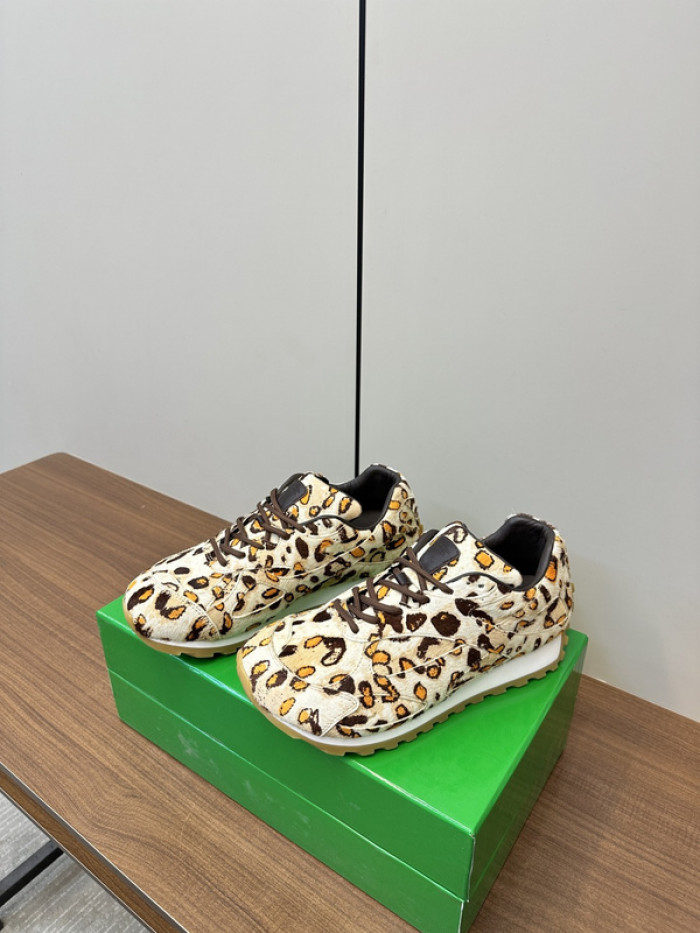 b0tt*ga Ven*ta orbit sneaker