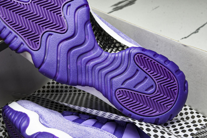 Air Jordan 11  CT8012-555