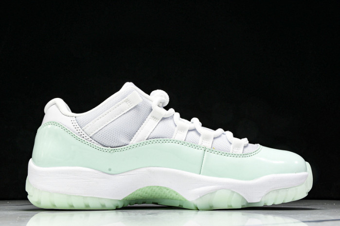 Air Jordan 11 Low “Igloo  AH7860-103