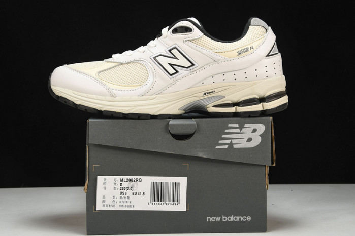 New Balance yeeshoes  ML2002RQ