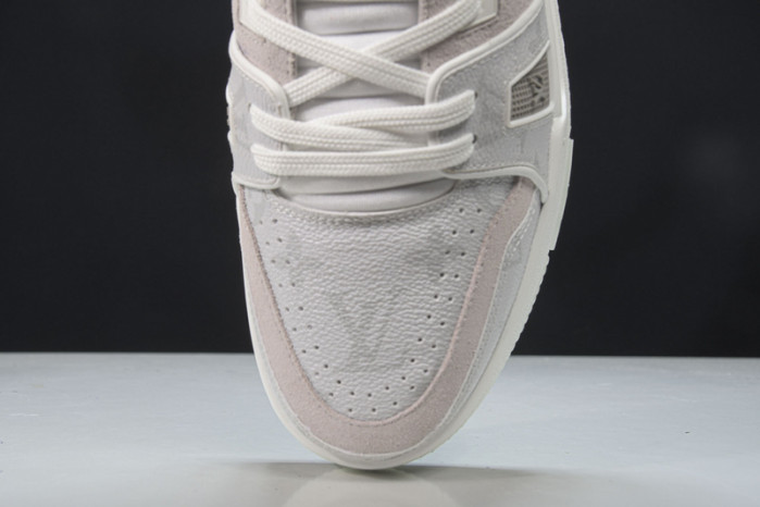 LV SNEAKER LOW YEE-011