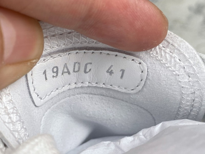 D10R B23  Homme Kaws Low Top Sneaker