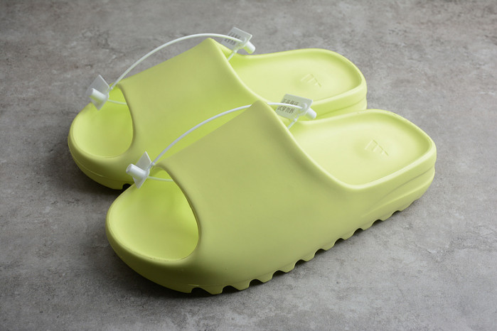 Y**zy slide green  gx6138