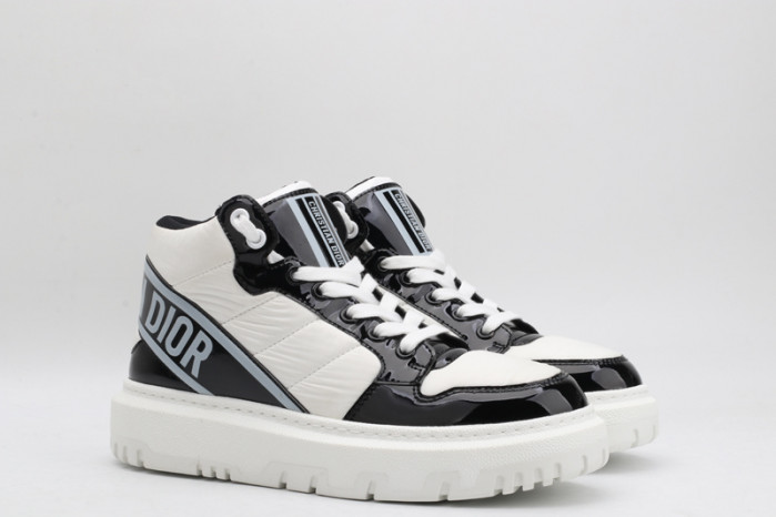 D10R B27 High Top Sneaker