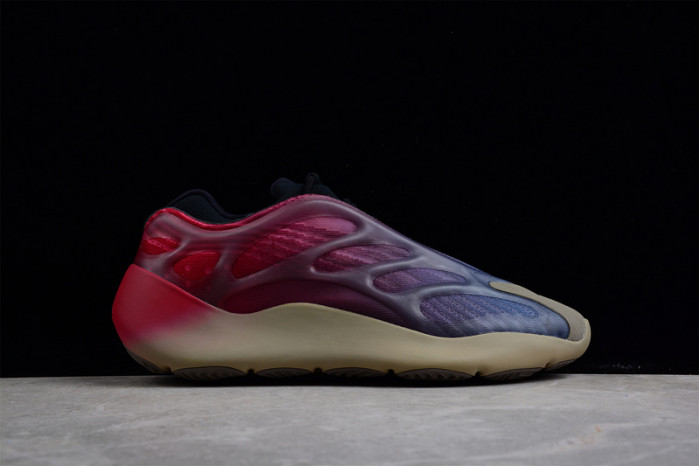 ad1d*s Y**zy 700 v3  “fade carbon” gw1814