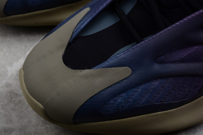 ad1d*s Y**zy 700 v3  “fade carbon” gw1814