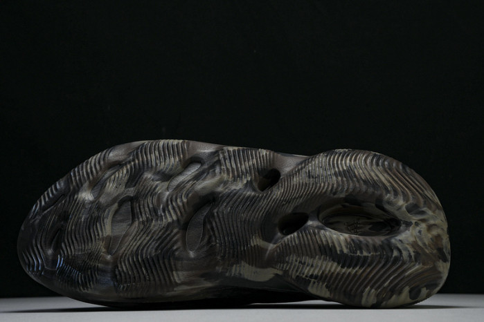 Y**zy foam runner  “mx cardon"  ld4126