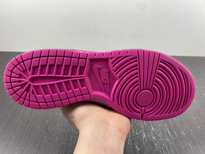 NIKE SB DUNK Low GS “Active Fuchsia  FJ0704-100