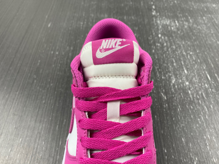 NIKE SB DUNK Low GS “Active Fuchsia  FJ0704-100