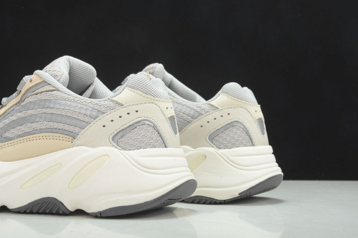 ad1d*s Y**zy boost 700 v2 cream gy7924