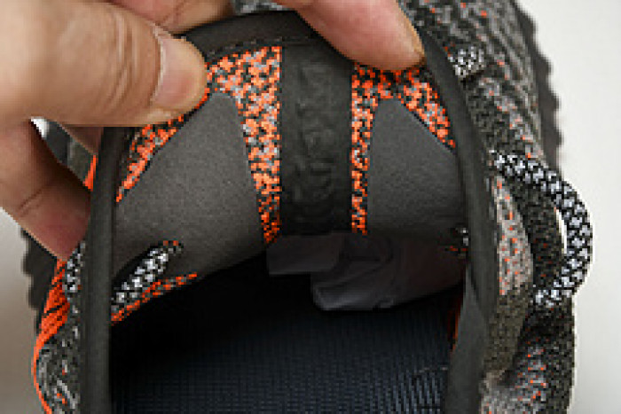 Y**zy 350 v2  “dark beluga”  hq7045