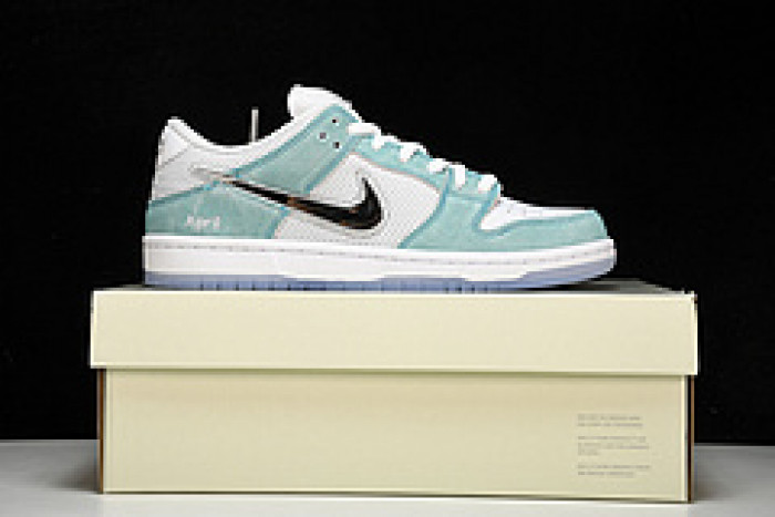 APRIL SKKATEBOARDS x nike SB Dunk Low  Turbo Green   FD2562-400