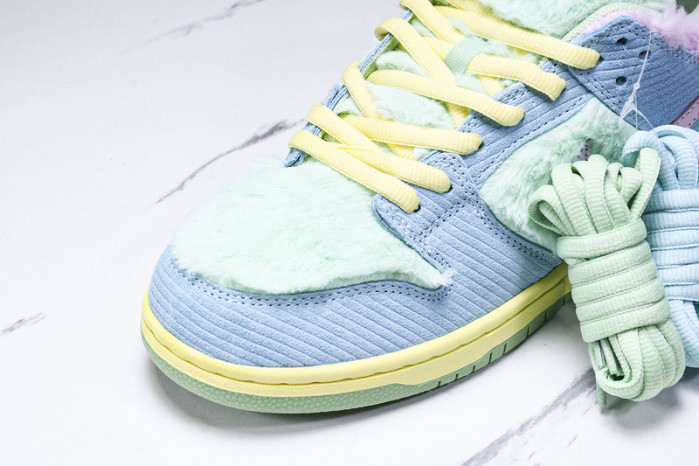 Verdy x Nike SB Dunk Low “Visty”  FN6040-400