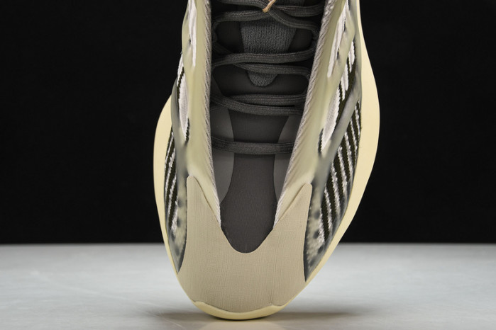 ad1d*s Y**zy 700 v3  fade id1674