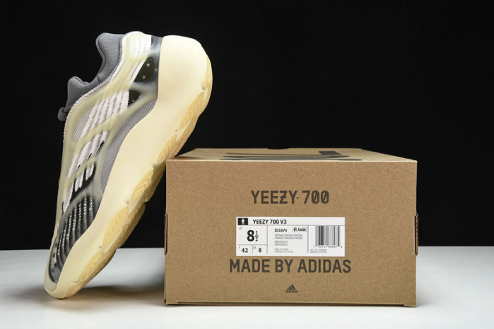 ad1d*s Y**zy 700 v3  fade id1674