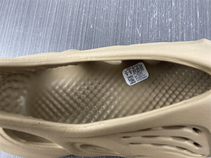 Y**zy foam runner  gy6774