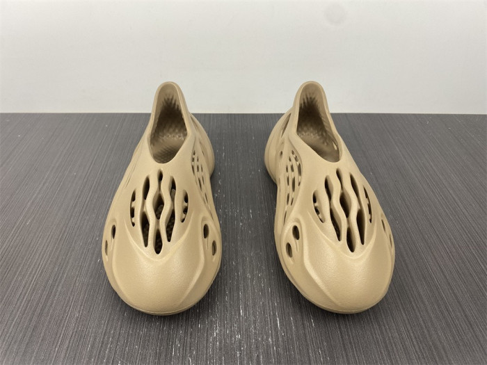 Y**zy foam runner  gy6774