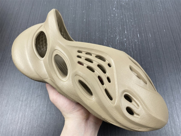 Y**zy foam runner  gy6774