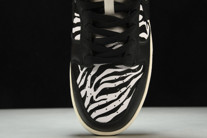 Quartersnacks x Nike SB Dunk 