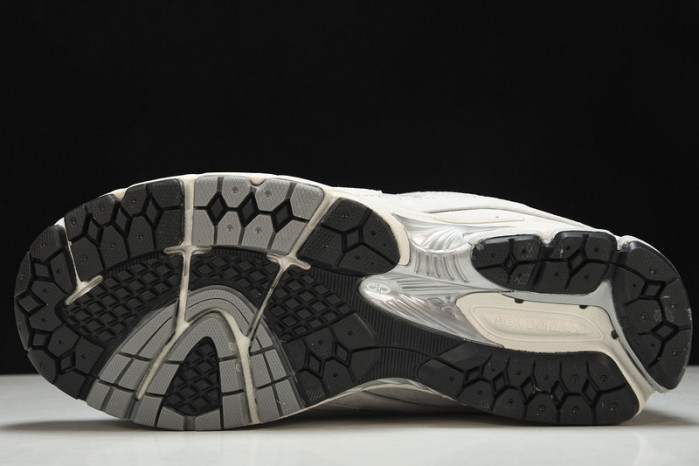 New Balance yeeshoes  ML2002RO