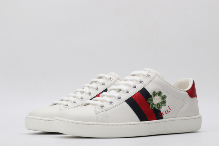 Gv*c ace embroidered low-top sneaker