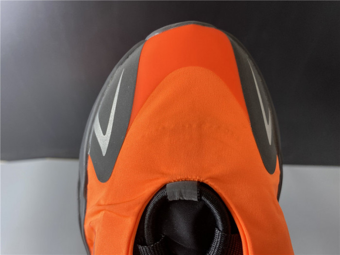 ad1d*s Y**zy boost 700 mnvn orange - fv3258