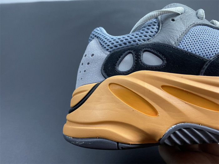 ad1d*s Y**zy boost 700 gw0296