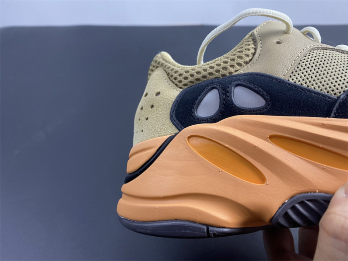 ad1d*s Y**zy boost 700 enflame amber gw0297