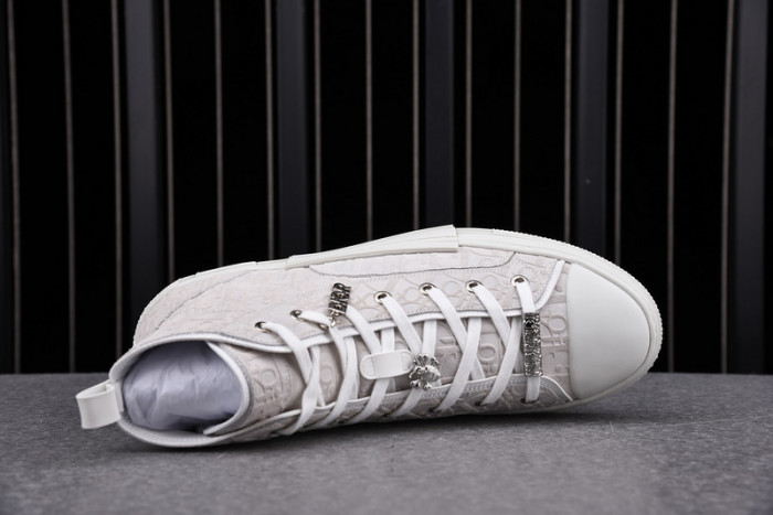 D10R B23 Oblique High Top Sneaker