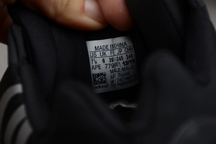 ad1d*s Y**zy boost 700 mnvn black and white  fv4445