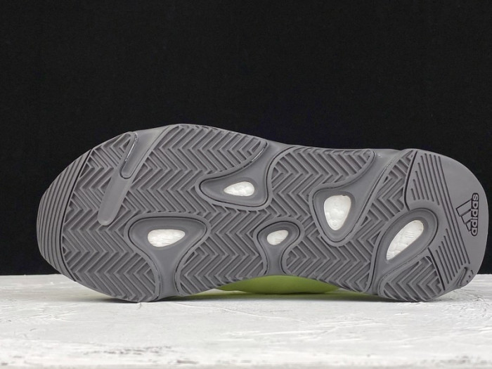 ad1d*s Y**zy boost 700 mnvn phosphor  fy3727