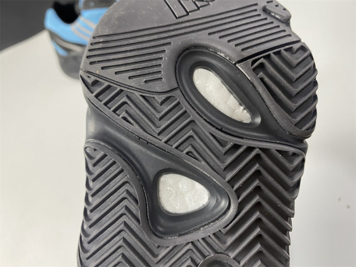 ad1d*s Y**zy boost 700 mnvn bright cyan gz3079