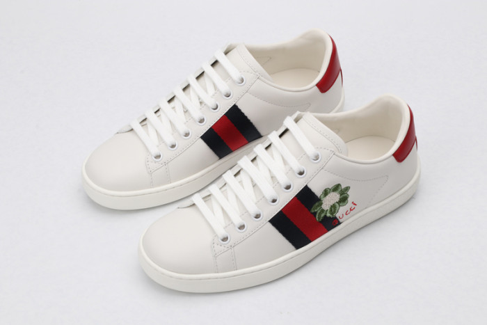 Gv*c ace embroidered low-top sneaker