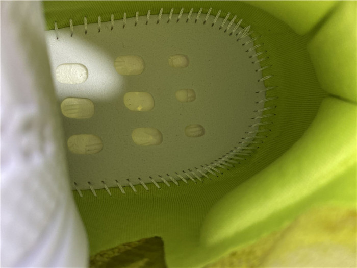 ad1d*s Y**zy boost 380 hylte glow fz4990