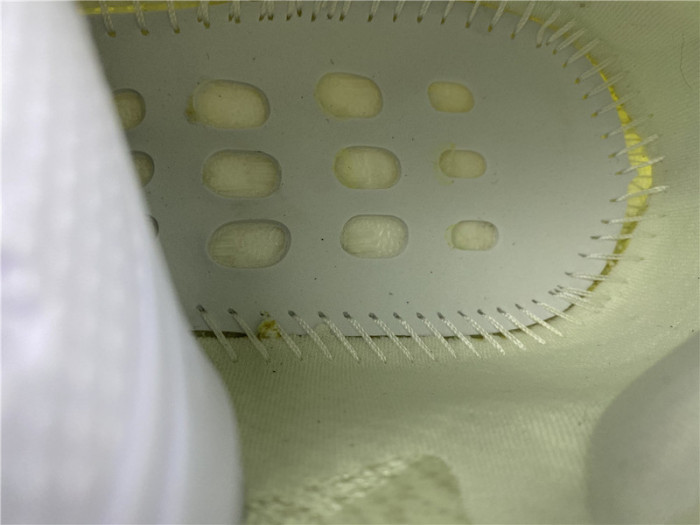 ad1d*s Y**zy boost 380 “calcite” gz8668