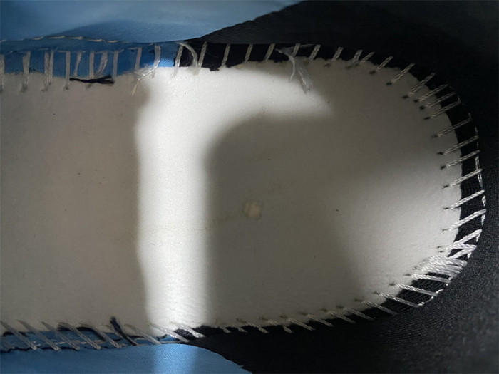 ad1d*s Y**zy boost 700 mnvn bright cyan gz3079