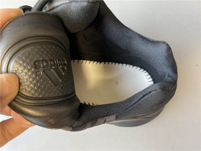 ad1d*s Y**zy boost 700 mnvn triple black - fv4440