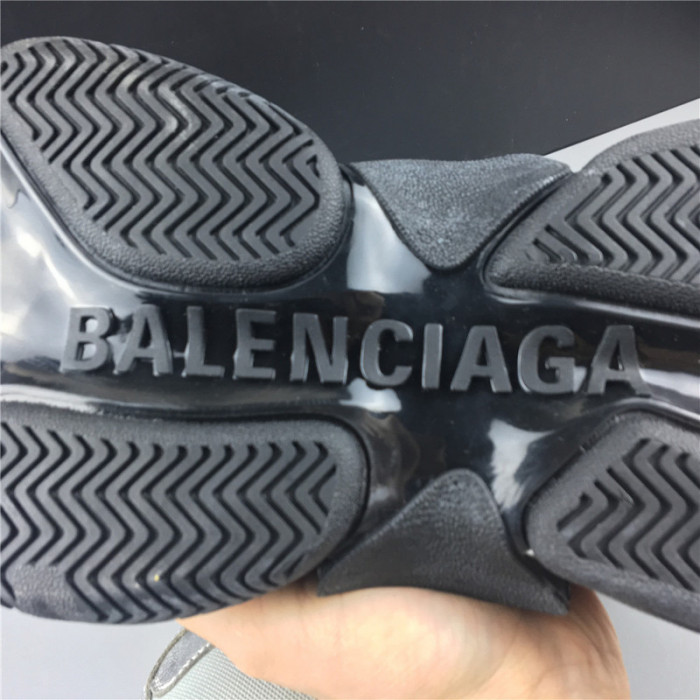 BLCG TRIPLE TRAINER ‘GRAY SILVER‘ 541624 W09E1 7320